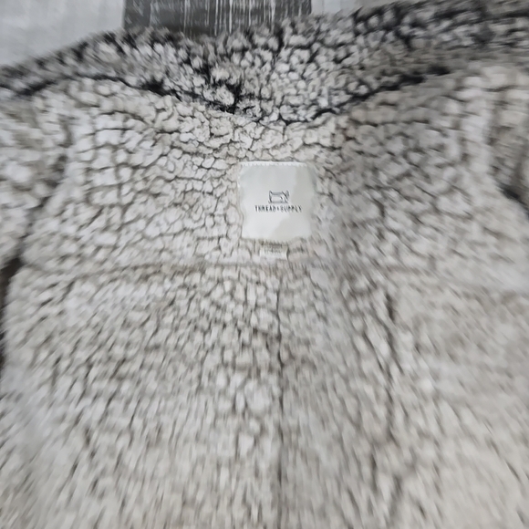 Thread And Supply Cozy Sherpa Fleece Vest Size M - Picture 7 of 10